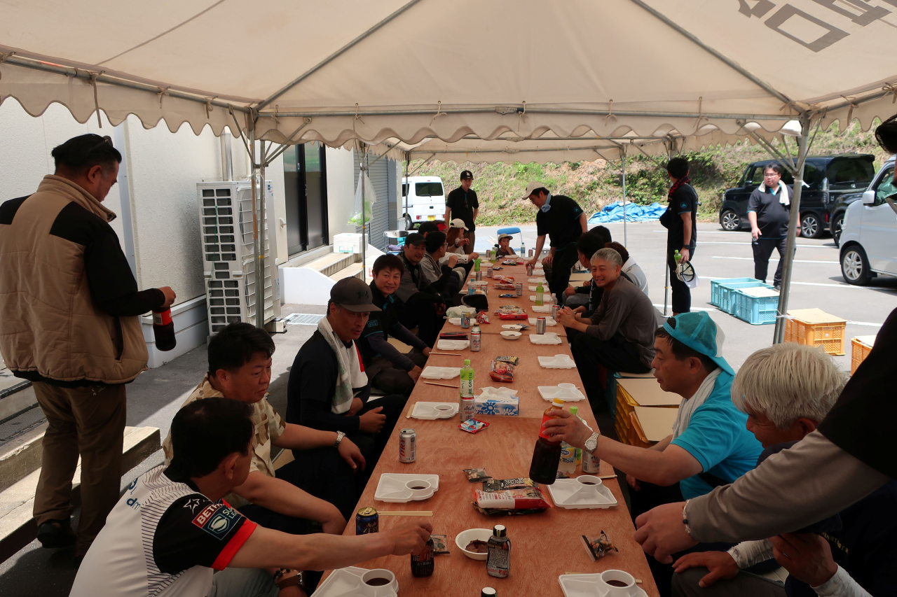 BBQで懇親会♪（清掃後の昼食会）